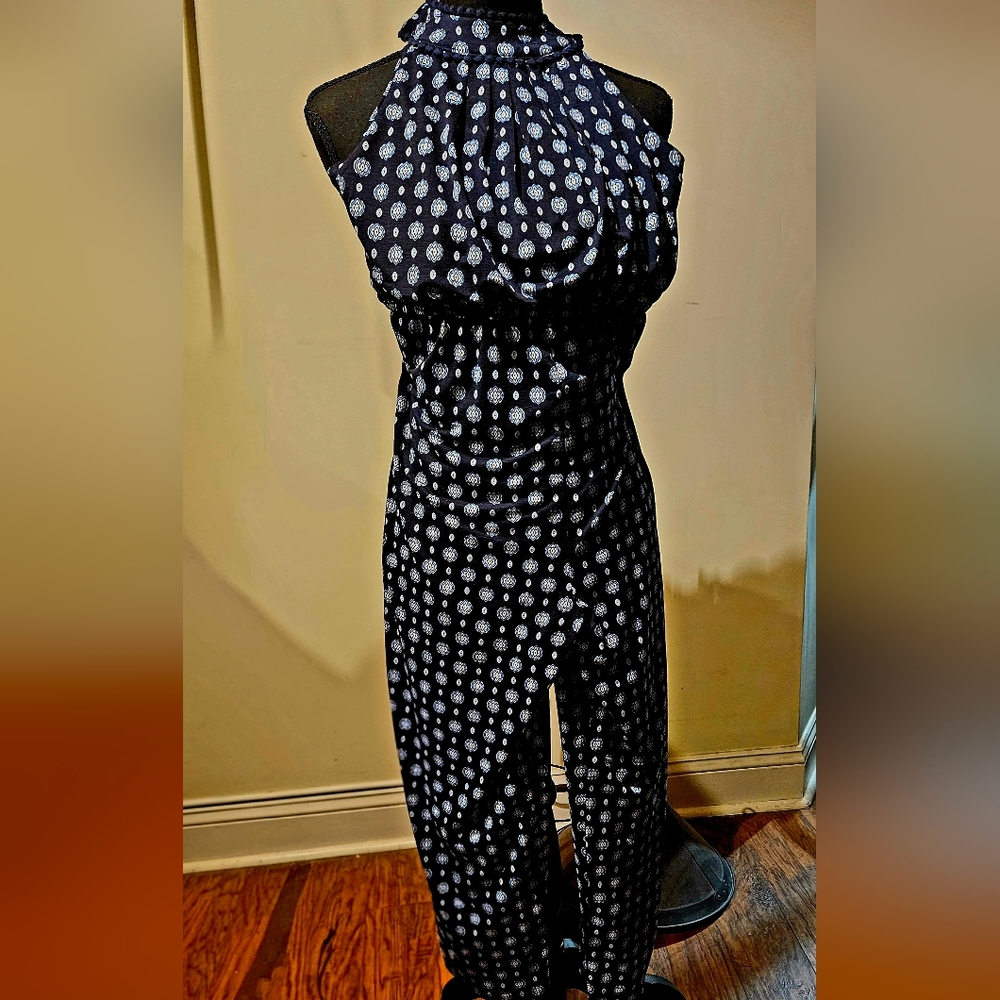 Chic Black and White Patterned Halter Jumpsuit - image 4